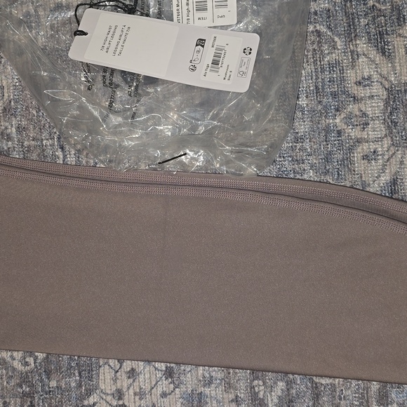 Alo Yoga FLAW 7/8 High-Waist Airlift Legging In Mushroom Small $134 *Minor FLAW* - Picture 11 of 16
